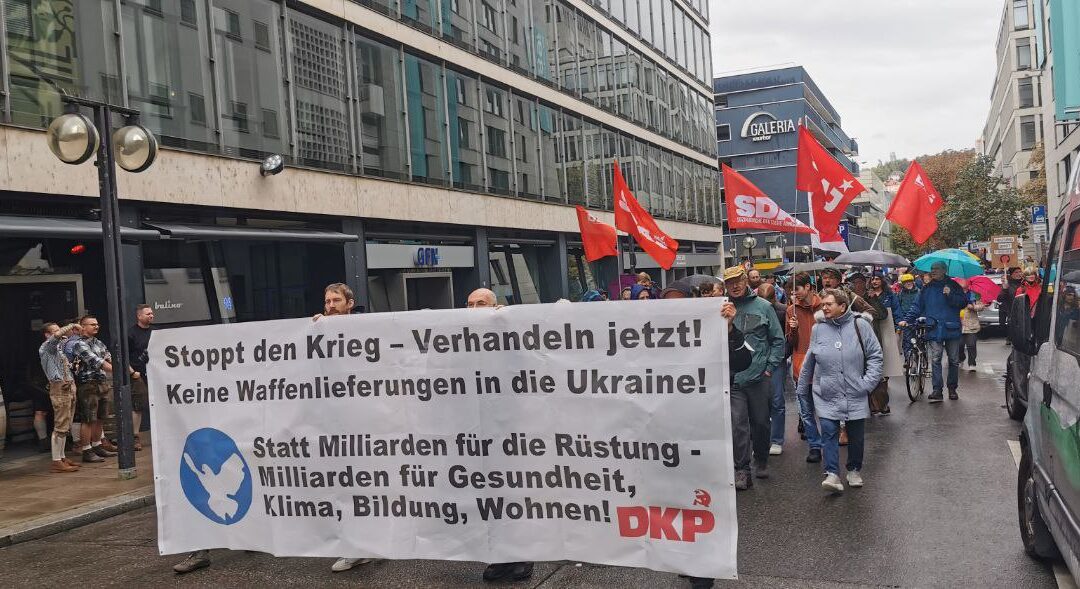 Demo in Stuttgart: Keinen Euro für Krieg und Zerstörung